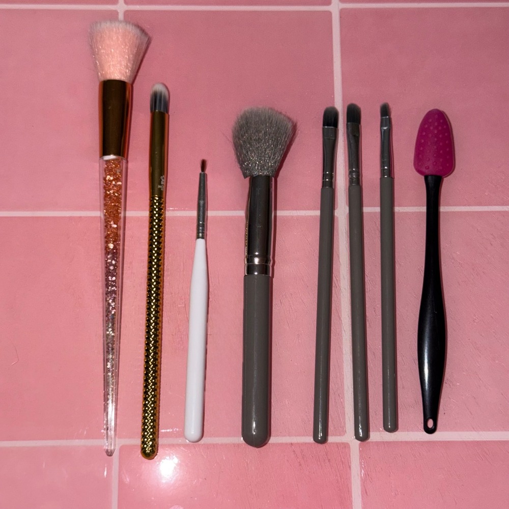 Assorted Makeup Brush Set 8pc Glitter Gold Gray Silicone Lip Scrubber Tool